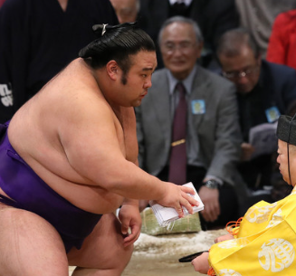 日本相扑协会时隔18年提高了运动员工资
