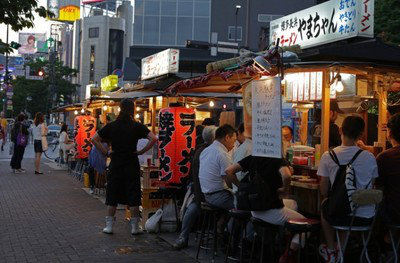 福冈夜晚的风景线——流动小吃摊 福冈夜晚的风景线——流动小吃摊