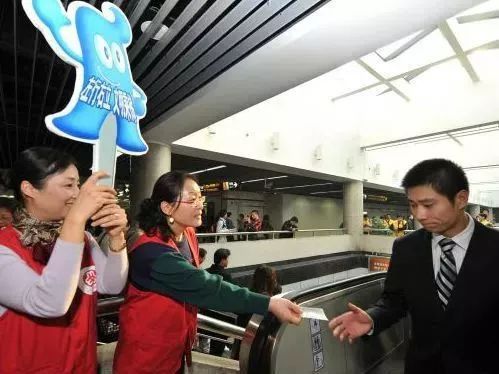 扶梯“左立右行”是日本人素质高的表现？