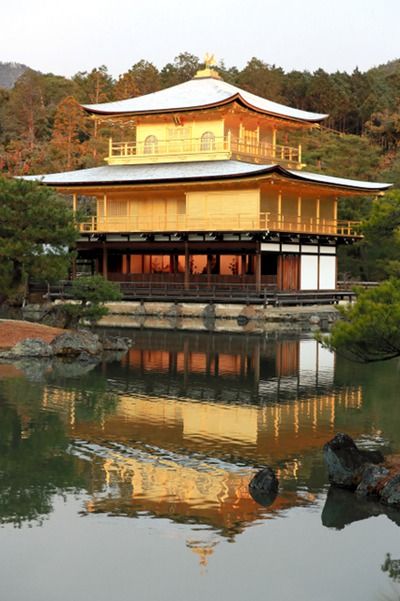 京都降雪 金阁寺出现雪顶绝景