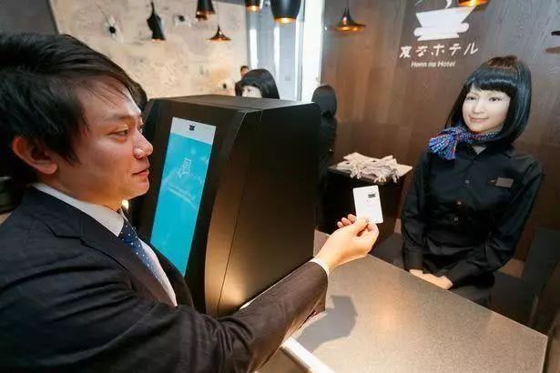 全球第一家机器人酒店解雇半数机器人员工，网友戏称这是“人工智障”