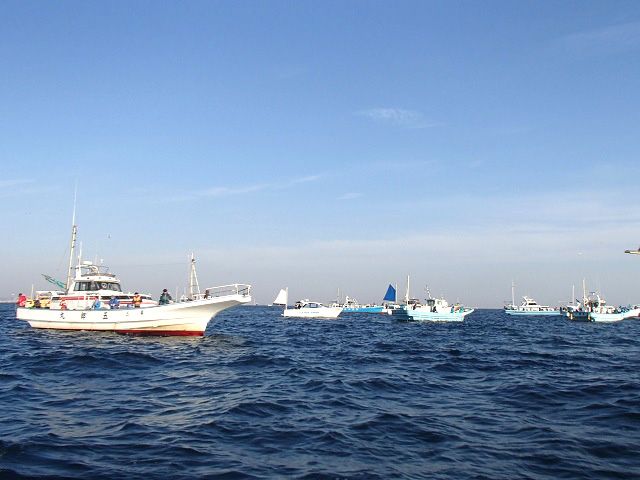 神奈川观音崎近海——用铅制的小鱼迷惑“大海的匪徒”鰆鱼! 神奈川观音崎近海——用铅制的小鱼迷惑“大海的匪徒”鰆鱼!