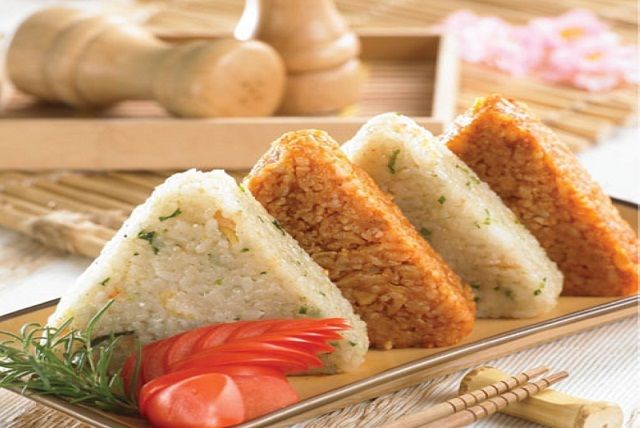 日本7-11便利店推出“两个饭团200日元”的新促销策略 