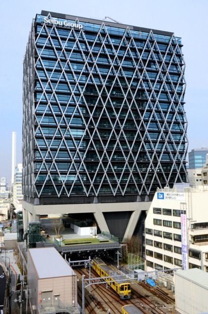 日本首个横跨电车线路建造的高楼在东京池袋竣工