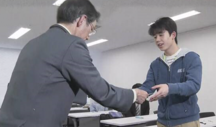 藤井聪太七段首次成为将棋残局破解能力大赛五连冠得主