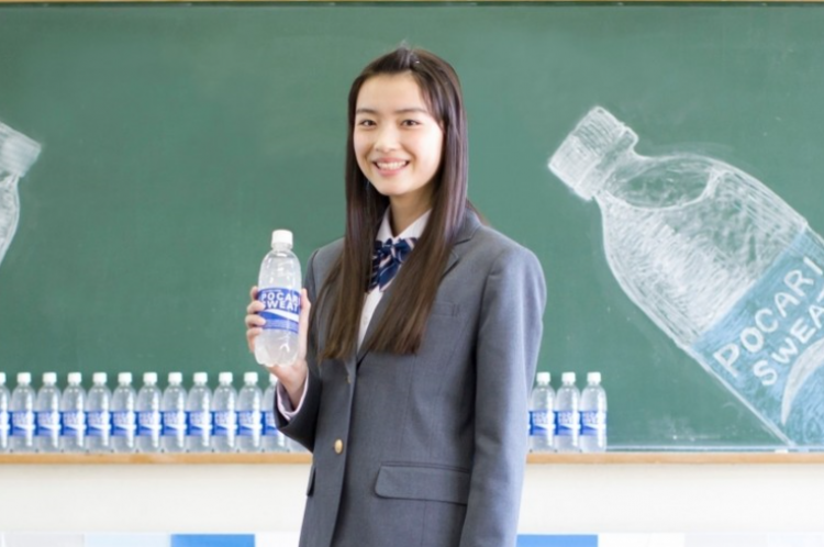 日本14岁新生艺人茅岛水树出演宝矿力新广告的女主角