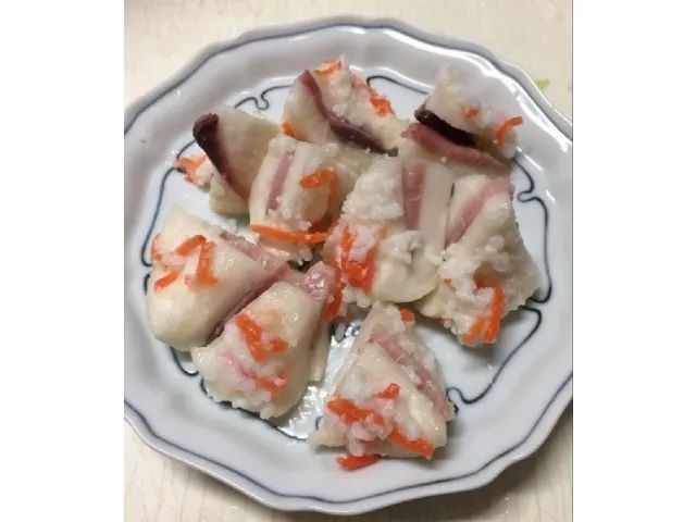 把观赏鱼做成寿司和活鱼一起展览…日本水族馆奇葩举动引网友热议