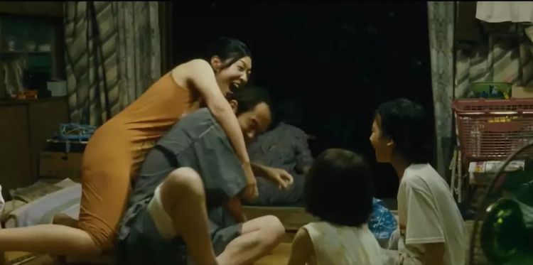 日本“废掉”的三十年落幕,一眼看过去都是我的青春啊… 日本“废掉”的三十年落幕,一眼看过去都是我的青春啊…