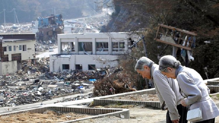 平成回忆录：明仁天皇和皇后的“祈福之路”（后篇）