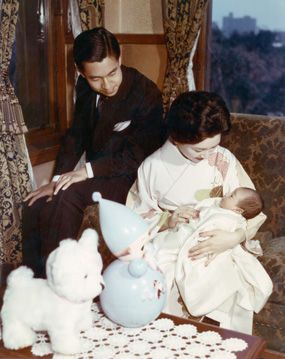 平成回忆录：明仁天皇和皇后的“祈福之路”（后篇）