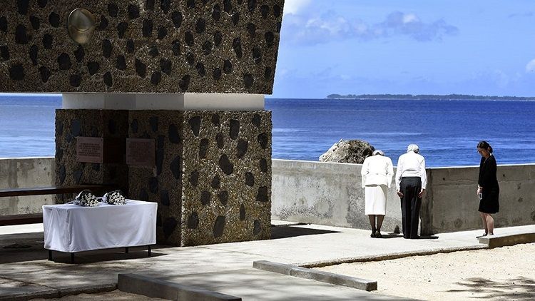 平成回忆录：明仁天皇和皇后的“祈福之路”（后篇）