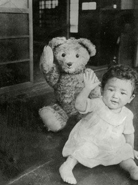 平成回忆录：明仁天皇和皇后的“祈福之路”（后篇）