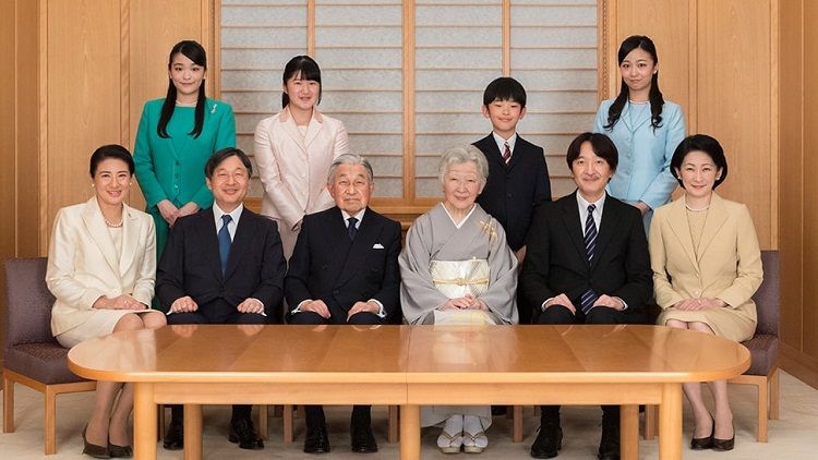 平成回忆录：明仁天皇和皇后的“祈福之路”（后篇）