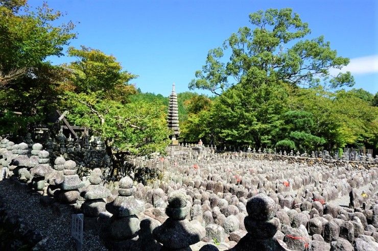 佛塔八千，京都奥嵯峨野“化野念佛寺”