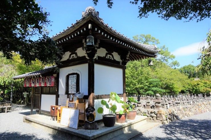 佛塔八千，京都奥嵯峨野“化野念佛寺”