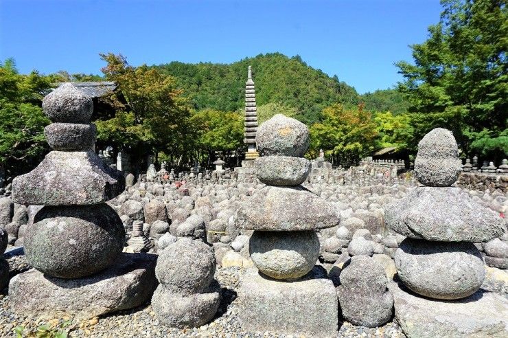 佛塔八千，京都奥嵯峨野“化野念佛寺”