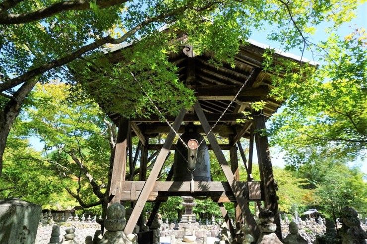 佛塔八千，京都奥嵯峨野“化野念佛寺”