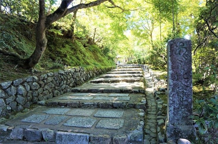 佛塔八千，京都奥嵯峨野“化野念佛寺”