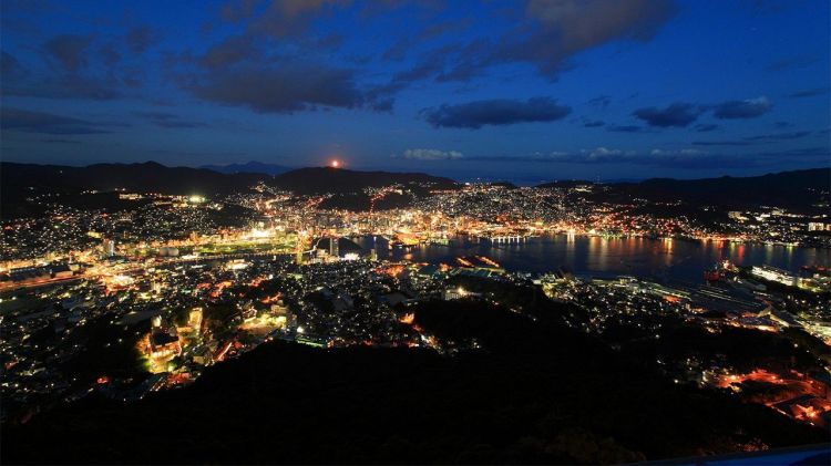 日本最美夜景花落谁家?长崎稻佐山人气最高 日本最美夜景花落谁家?长崎稻佐山人气最高