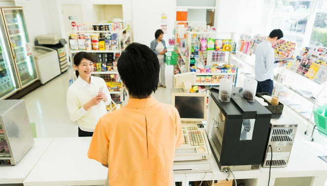 日本便利店市场增速放缓，当下模式哪里受限？