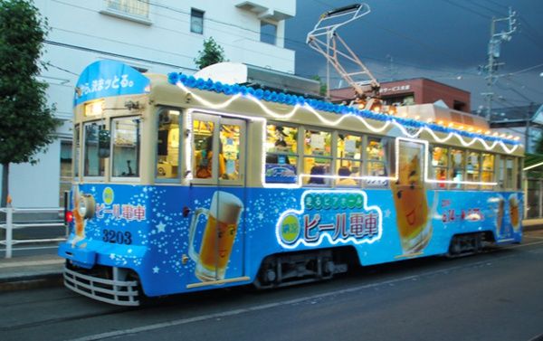 日本丰桥市再次推出“啤酒电车” 可在车内无限畅饮