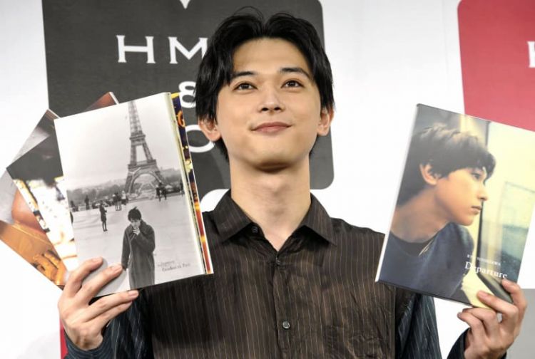 吉泽亮10周年纪念写真集《Departure》开始发售 吉泽亮10周年纪念写真集《Departure》开始发售