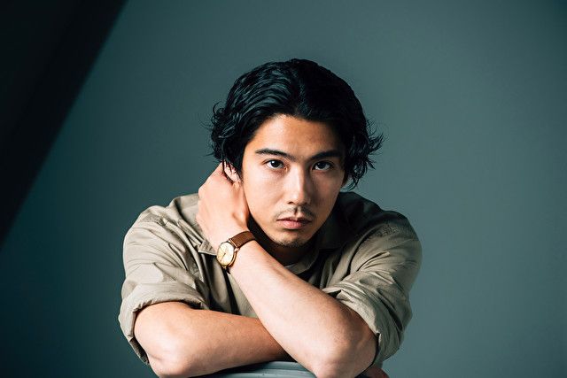 贺来贤人专访:摘掉头衔,告别焦躁不安的20多岁 贺来贤人专访:摘掉头衔,告别焦躁不安的20多岁