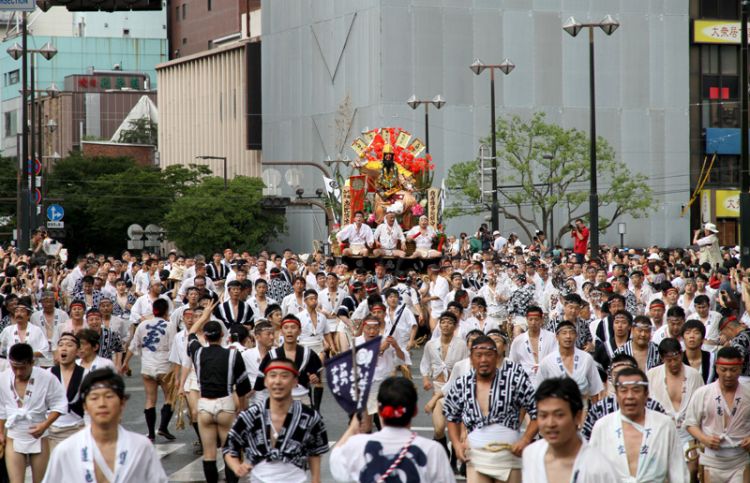 九州博多祇园山笠祭进行时