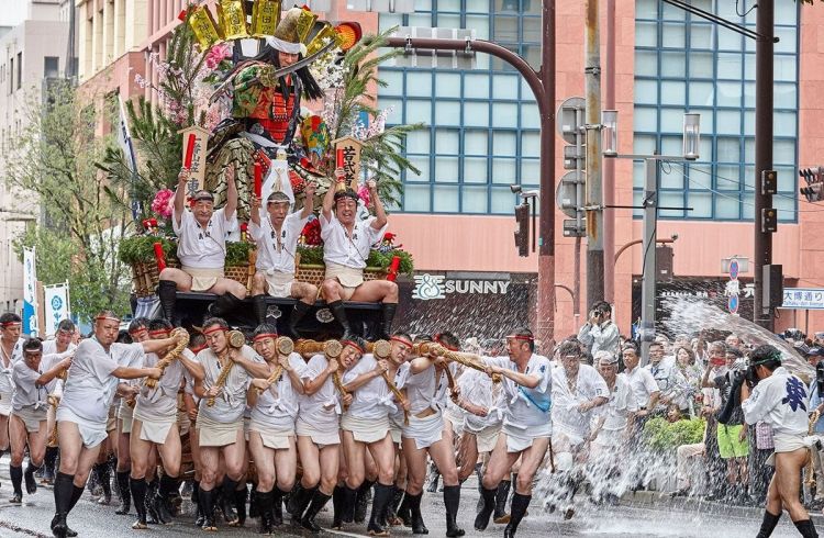 九州博多祇园山笠祭进行时