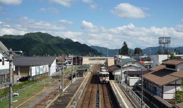 因游客激增，日本飞弹高山面临诸多问题