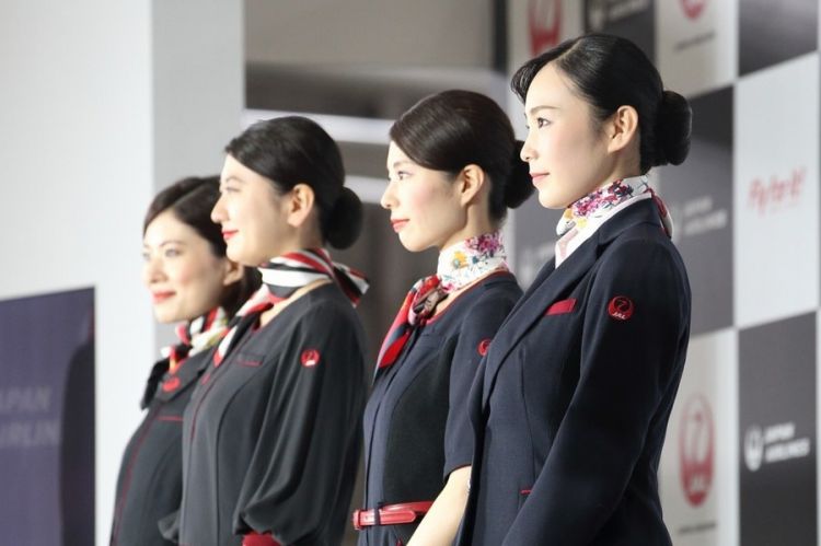 日本航空时隔七年推出新款制服，让我们来一探究竟！