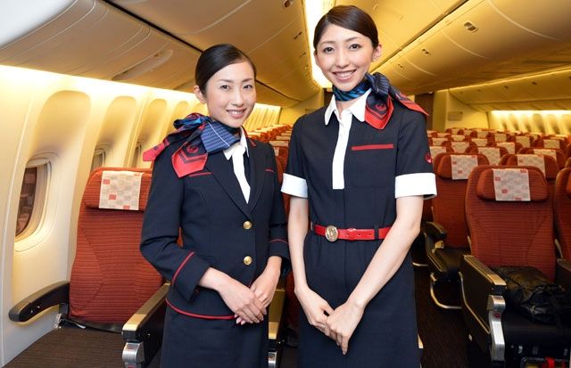 日本航空时隔七年推出新款制服，让我们来一探究竟！