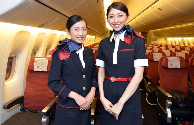日本航空时隔七年推出新款制服,让我们来一探究竟! 日本航空时隔七年推出新款制服,让我们来一探究竟!
