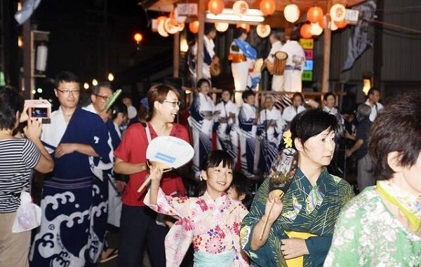 为什么日本的花火大会要在夏天举行? 为什么日本的花火大会要在夏天举行?