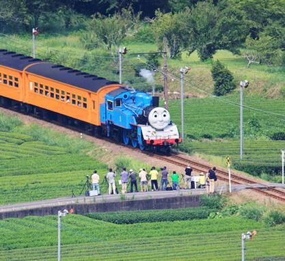 日本蒸汽机车返场！复古又新颖，仿佛置身于画本的世界