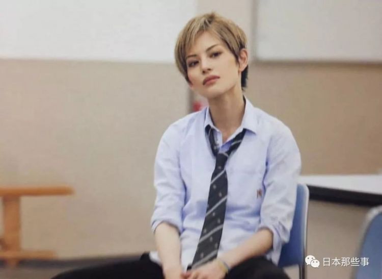 日本最强的女子天团,又出了一位掰弯网友的大佬! 日本最强的女子天团,又出了一位掰弯网友的大佬!