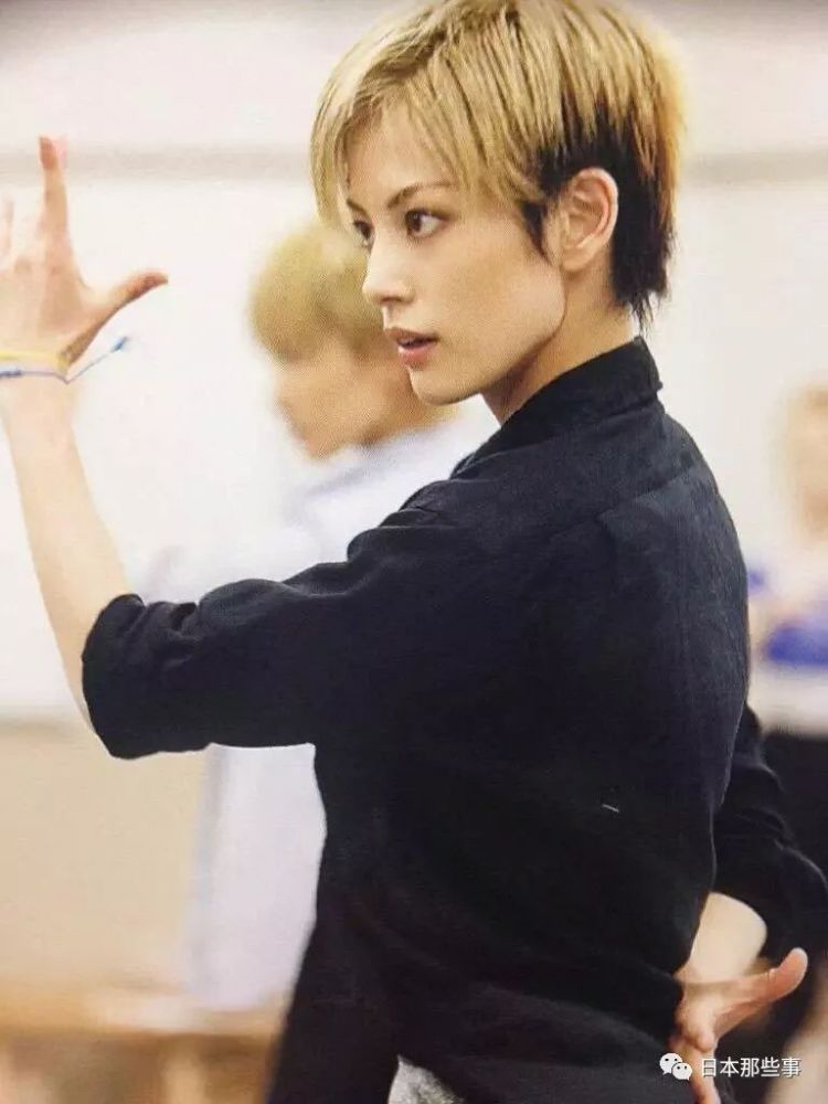 日本最强的女子天团,又出了一位掰弯网友的大佬! 日本最强的女子天团,又出了一位掰弯网友的大佬!