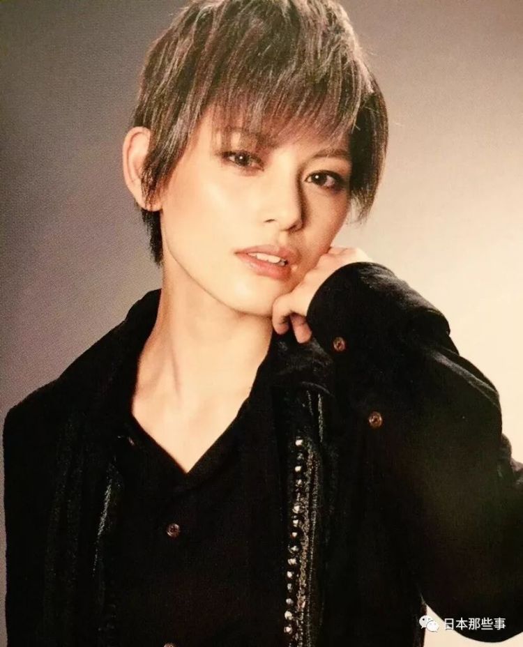 日本最强的女子天团,又出了一位掰弯网友的大佬! 日本最强的女子天团,又出了一位掰弯网友的大佬!