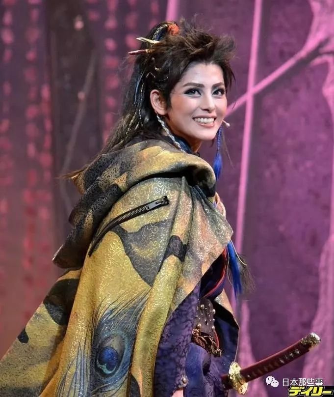 日本最强的女子天团,又出了一位掰弯网友的大佬! 日本最强的女子天团,又出了一位掰弯网友的大佬!