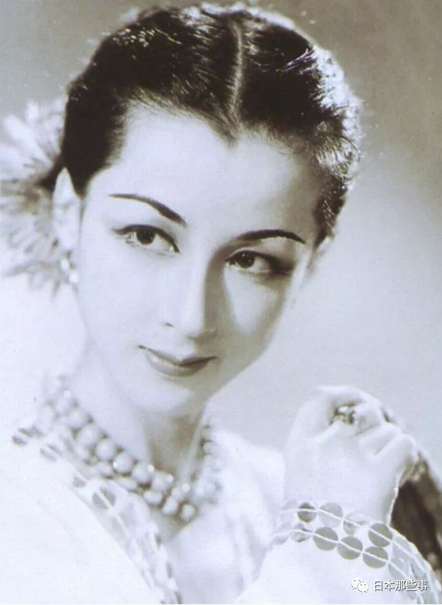 日本最强的女子天团,又出了一位掰弯网友的大佬! 日本最强的女子天团,又出了一位掰弯网友的大佬!