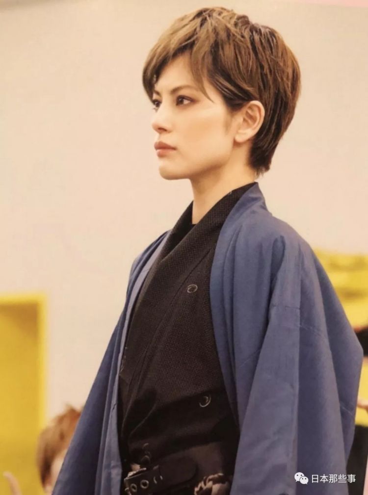 日本最强的女子天团,又出了一位掰弯网友的大佬! 日本最强的女子天团,又出了一位掰弯网友的大佬!