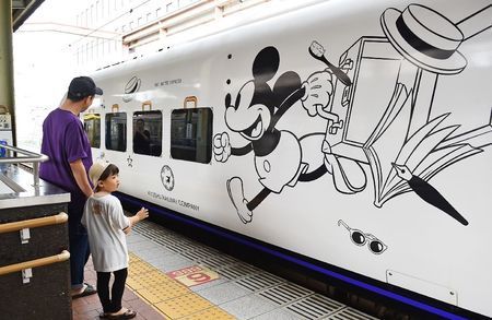JR九州长崎线的“米奇列车”开始运行