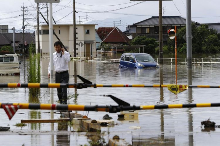 日本九州豪雨致3人死亡 超过1900人避难 日本九州豪雨致3人死亡 超过1900人避难