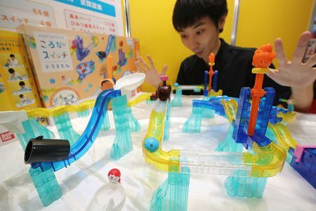 “2019圣诞玩具展”在东京举行，各种玩具层出不穷