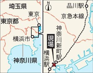 京急本线铁路交叉口，列车与卡车相撞脱轨，造成30人受伤