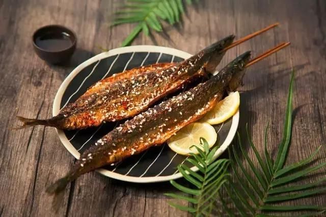 日本秋刀鱼跻身高档食材——捕捞量持续低迷造成价格飙升 日本秋刀鱼跻身高档食材——捕捞量持续低迷造成价格飙升