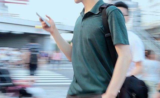 走路看手机要被投诉，日本“低头族”是否会被开罚单？