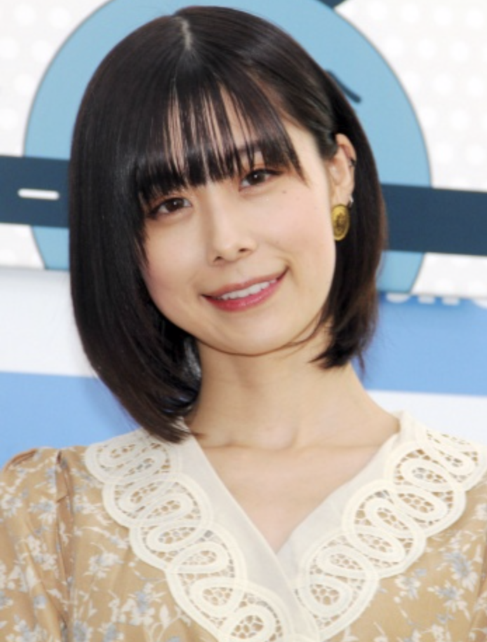 有村蓝里首本写真随笔发售，整形后对于嘴形充满自信