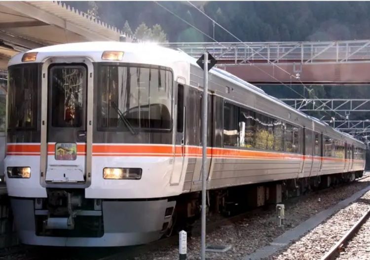 为什么十年来日本“饭田线秘境站号列车”一直人气不减？