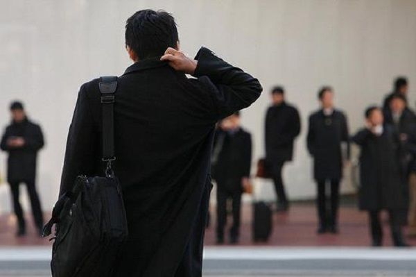 一周工作7天、每天工作13个小时以上，日本学生兼职打工遭遇黑企业